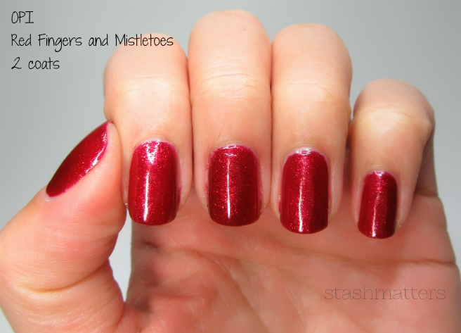 opi_red_fingers_mistletoes_4